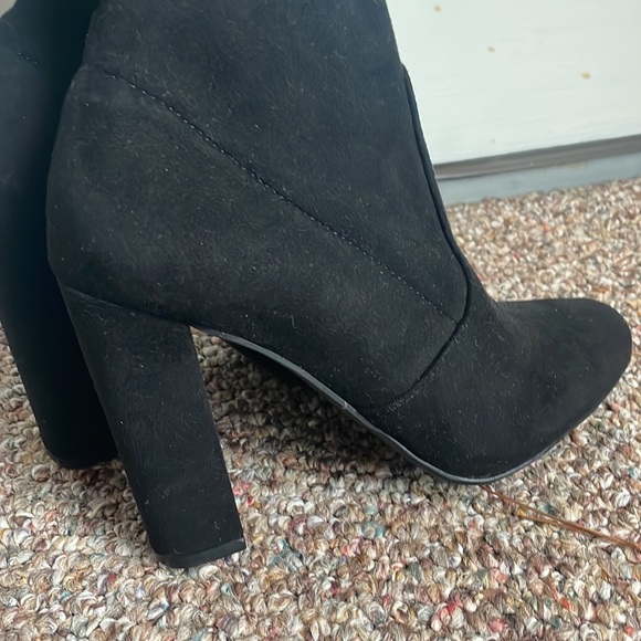 Gorgeous thigh high black heeled boots.Impeccable condition w/no imperfections - Picture 3 of 4